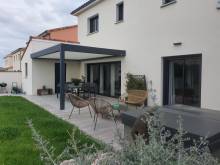 Notre zone d'activité pour ce service Tarif pergola bioclimatique modulable en aluminium sur-mesure avec lames orientables motorisées et domotique intégrée